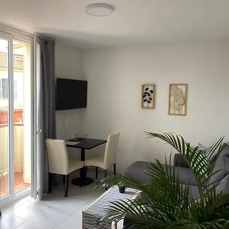 Apartmanhotel Kimi Résidence 5*